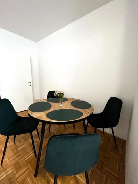 Ganze Ferienwohnung In Top Lage Mit Loggia Klagenfurt am Woerthersee Exterior foto