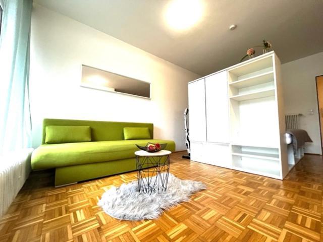 Ganze Ferienwohnung In Top Lage Mit Loggia Klagenfurt am Woerthersee Exterior foto